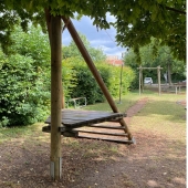 Bild vom Spielplatz anzeigen.