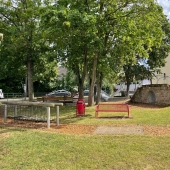 Bild vom Spielplatz anzeigen.