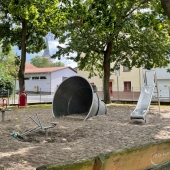 Bild vom Spielplatz anzeigen.
