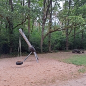 Bild vom Spielplatz anzeigen.