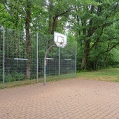 Bild vom Spielplatz anzeigen.