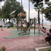 Bild vom Spielplatz anzeigen.