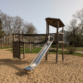 Bild vom Spielplatz anzeigen.