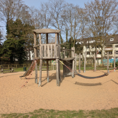Bild vom Spielplatz anzeigen.