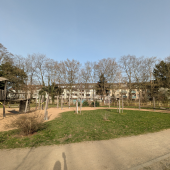 Bild vom Spielplatz anzeigen.