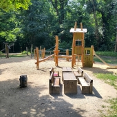 Bild vom Spielplatz anzeigen.