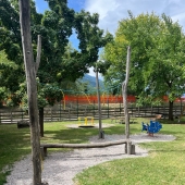 Bild vom Spielplatz anzeigen.