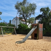 Bild vom Spielplatz anzeigen.