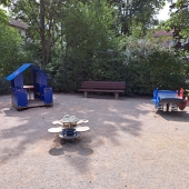 Bild vom Spielplatz anzeigen.