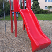 Bild vom Spielplatz anzeigen.