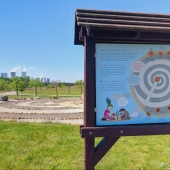 Bild vom Spielplatz anzeigen.