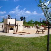 Bild vom Spielplatz anzeigen.