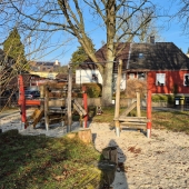 Bild vom Spielplatz anzeigen.