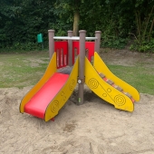 Bild vom Spielplatz anzeigen.