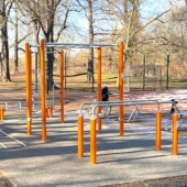 Bild vom Spielplatz anzeigen.