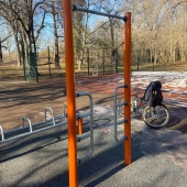 Bild vom Spielplatz anzeigen.