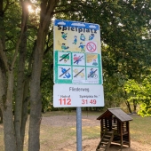 Bild vom Spielplatz anzeigen.