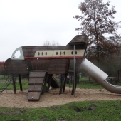 Bild vom Spielplatz anzeigen.
