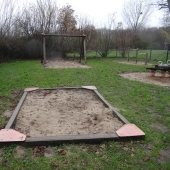 Bild vom Spielplatz anzeigen.