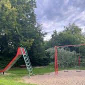 Bild vom Spielplatz anzeigen.