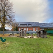 Bild vom Spielplatz anzeigen.