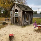 Bild vom Spielplatz anzeigen.