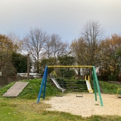 Bild vom Spielplatz anzeigen.