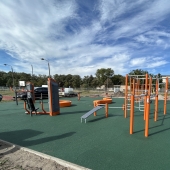 Bild vom Spielplatz anzeigen.