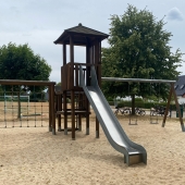 Bild vom Spielplatz anzeigen.