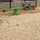 Bild vom Spielplatz anzeigen.