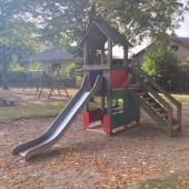 Bild vom Spielplatz anzeigen.