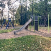 Bild vom Spielplatz anzeigen.