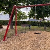 Bild vom Spielplatz anzeigen.