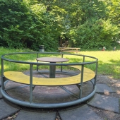 Bild vom Spielplatz anzeigen.