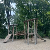 Bild vom Spielplatz anzeigen.