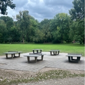 Bild vom Spielplatz anzeigen.