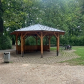 Bild vom Spielplatz anzeigen.