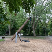 Bild vom Spielplatz anzeigen.