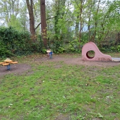 Bild vom Spielplatz anzeigen.