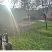 Bild vom Spielplatz anzeigen.