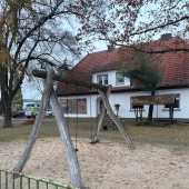 Bild vom Spielplatz anzeigen.
