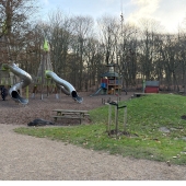 Bild vom Spielplatz anzeigen.