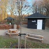 Bild vom Spielplatz anzeigen.