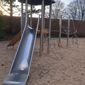 Bild vom Spielplatz anzeigen.