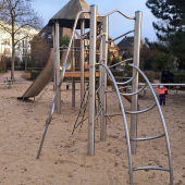 Bild vom Spielplatz anzeigen.