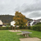 Bild vom Spielplatz anzeigen.