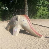 Bild vom Spielplatz anzeigen.