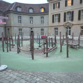 Bild vom Spielplatz anzeigen.