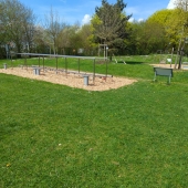 Bild vom Spielplatz anzeigen.