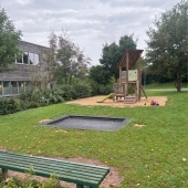 Bild vom Spielplatz anzeigen.